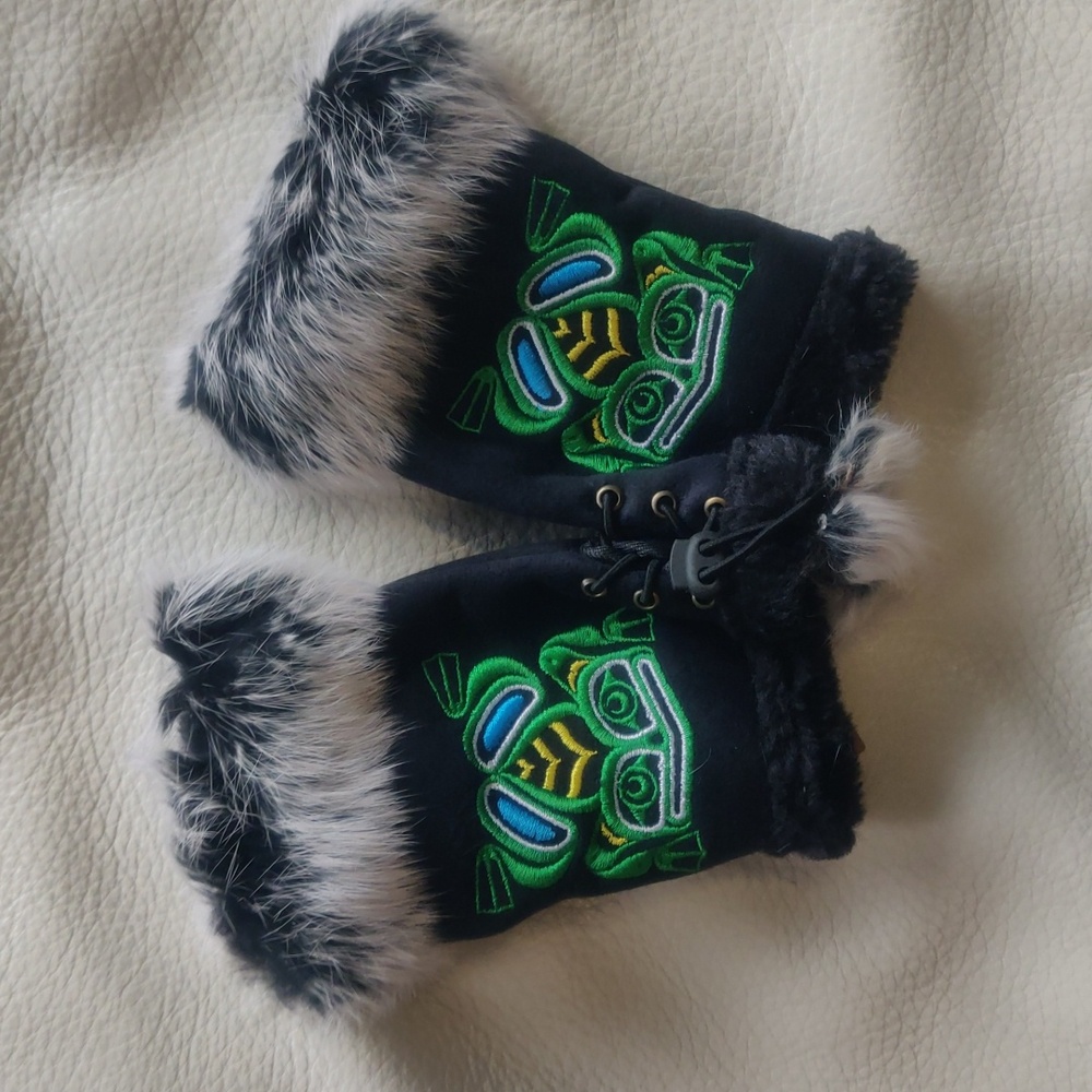 'Frog' Indigenous design by Corey Bulpitt, Haida Fingerless Gloves
